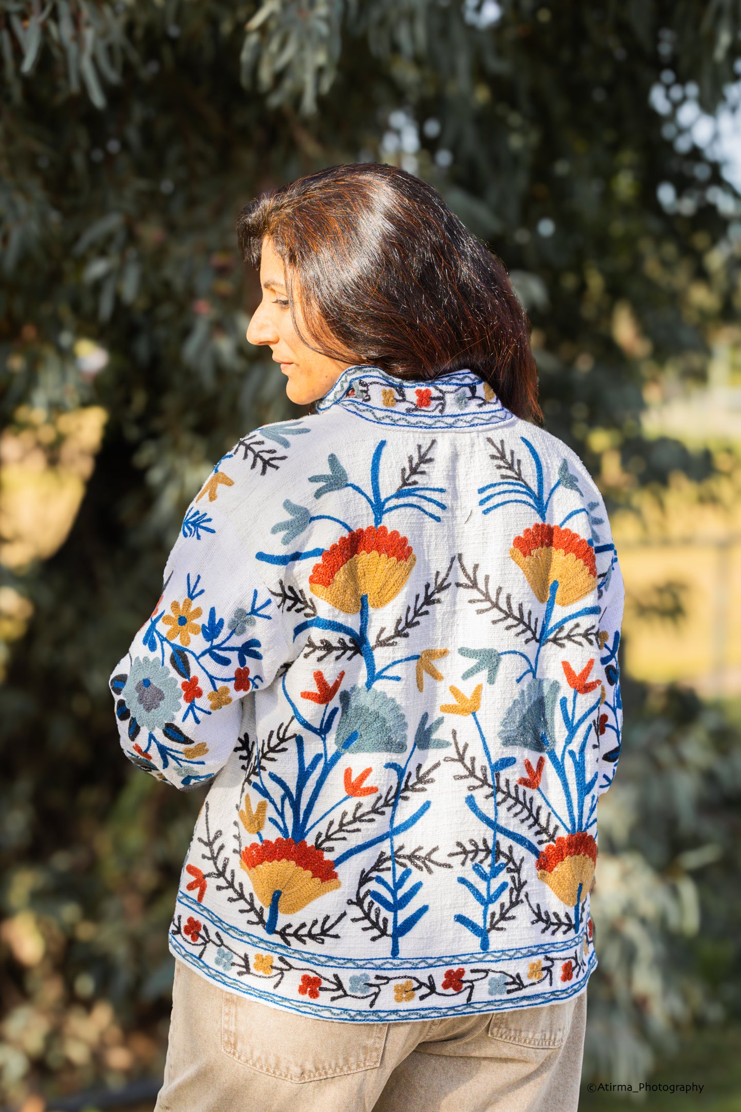 Jiya | White Suzani Jacket
