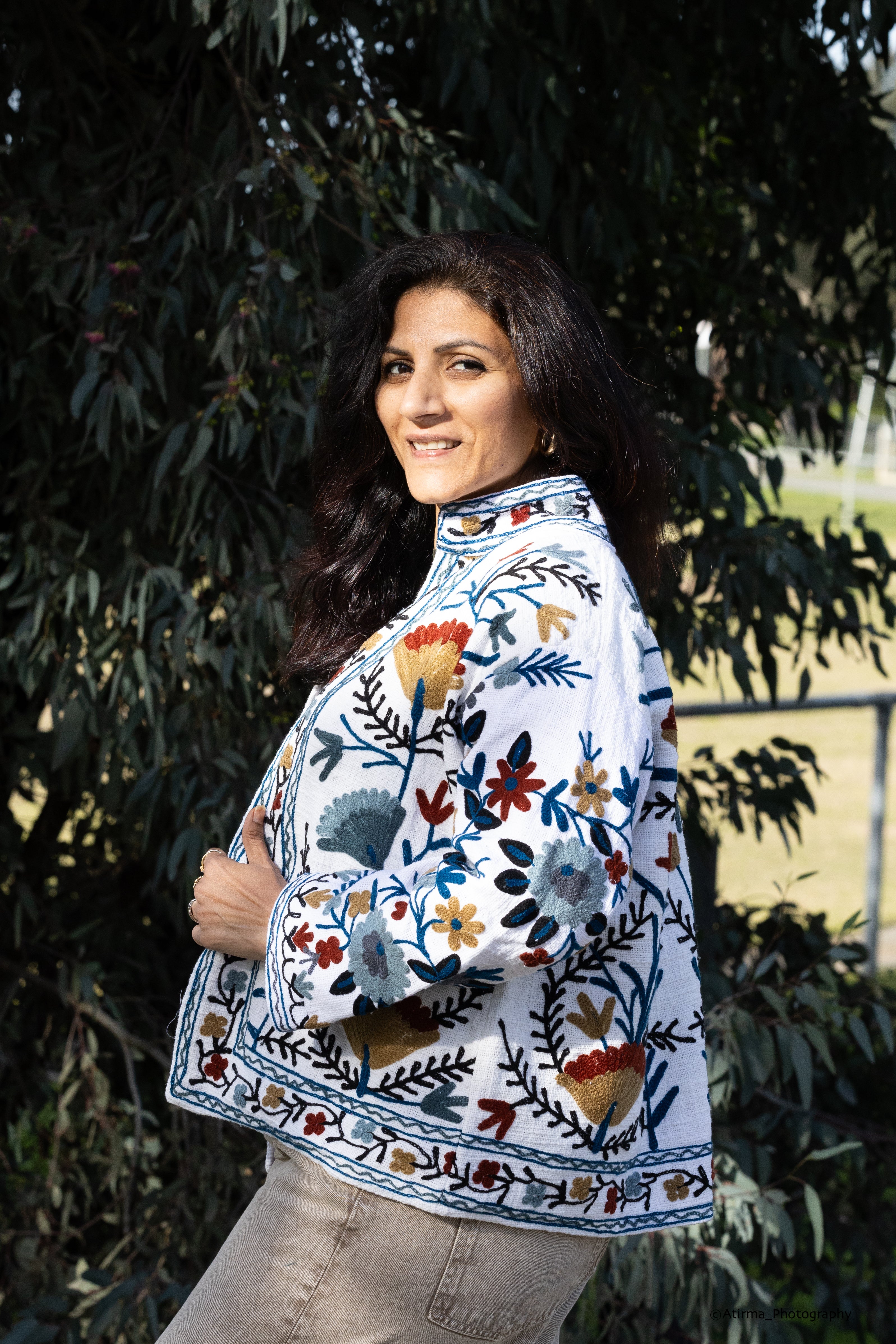 Jiya | White Suzani Jacket